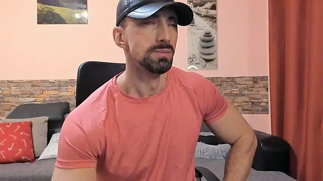 HotHunkTrainer online show from 05/18/26, 08:31