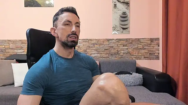 HotHunkTrainer online show from 06/13/26, 08:01