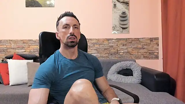 HotHunkTrainer online show from 06/18/26, 08:25