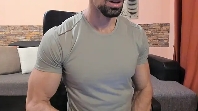 HotHunkTrainer online show from 06/22/26, 08:22