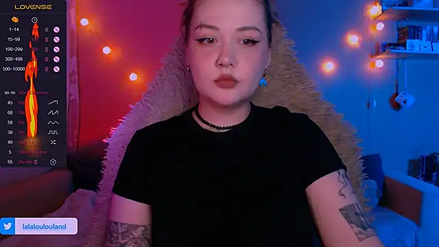 Snapshot of lala_loulou_land chatting on 01/01/25, 05:44 lala loulou land online show from 01/01/25, 05:44