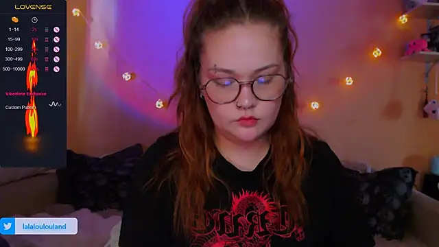 Snapshot of lala_loulou_land chatting on 10/20/25, 11:32 lala loulou land online show from 10/20/25, 11:32