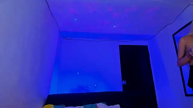 Snapshot of emperatrizhotwolf chatting on 03/06/25, 05:24 emperatrizhotwolf online show from 03/06/25, 05:24