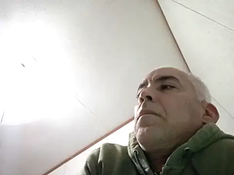 Xoc8  online show from 12/15/25, 04:55