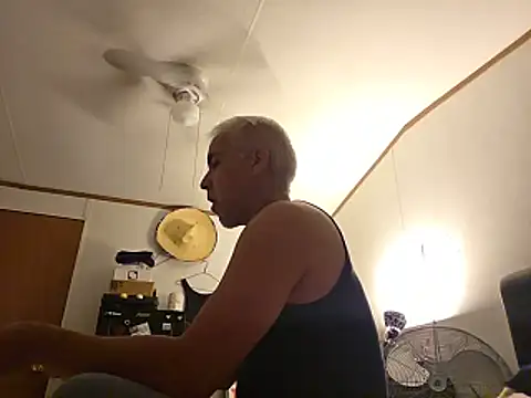 Xoc8  online show from 06/05/26, 04:52