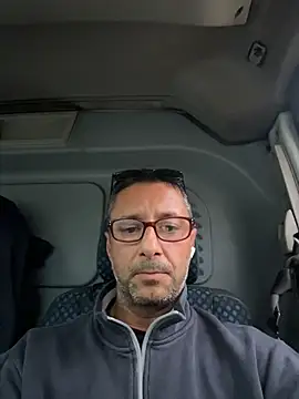 Snapshot of PORCOFIRENZEXXX chatting on 11/14/25, 03:33 PORCOFIRENZEXXX online show from 11/14/25, 03:33