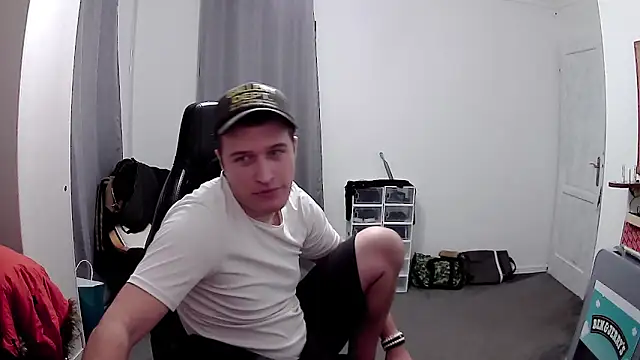 Snapshot of PKrisztian chatting on 04/16/26, 02:01 PKrisztian online show from 04/16/26, 02:01