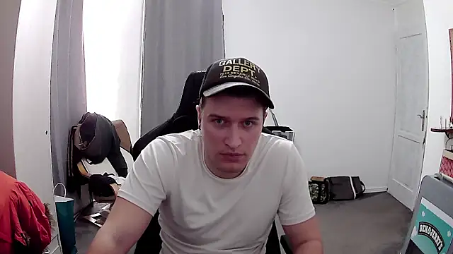 Snapshot of PKrisztian chatting on 04/16/26, 08:42 PKrisztian online show from 04/16/26, 08:42