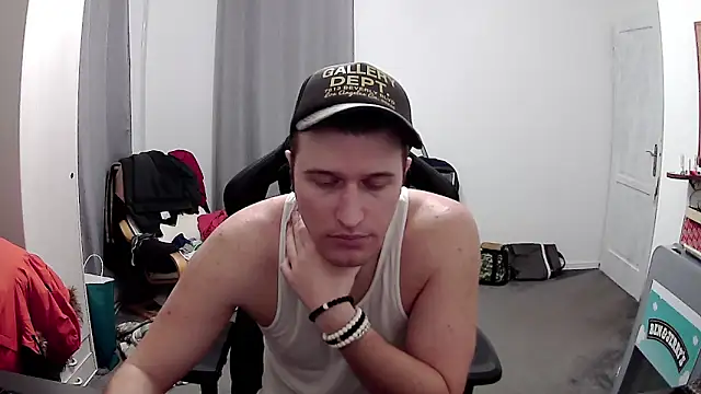 Snapshot of PKrisztian chatting on 04/22/26, 06:42 PKrisztian online show from 04/22/26, 06:42