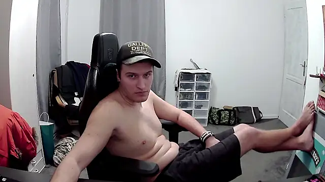 Snapshot of PKrisztian chatting on 04/24/26, 08:33 PKrisztian online show from 04/24/26, 08:33