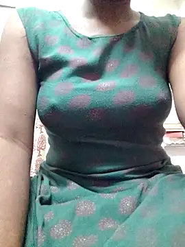 rituporna2004 online show from 12/17/25, 04:46