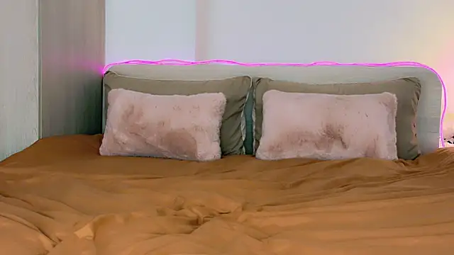 oh-my-mia online show from 11/21/25, 07:29