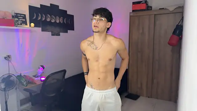 Kisan Smith online show from 10/13/25, 02:55