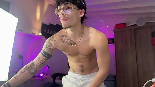 Kisan Smith online show from 04/13/26, 03:23