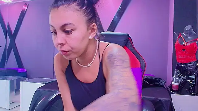 Snapshot of Juliet_Nasty chatting on 02/11/25, 12:37 Juliet Nasty online show from 02/11/25, 12:37