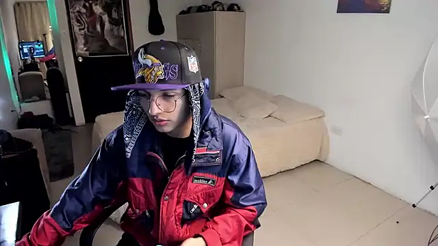 a lejandro 0 8 online show from 12/12/24, 01:10