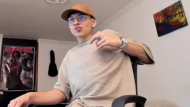 a lejandro 0 8 online show from 12/25/24, 08:51