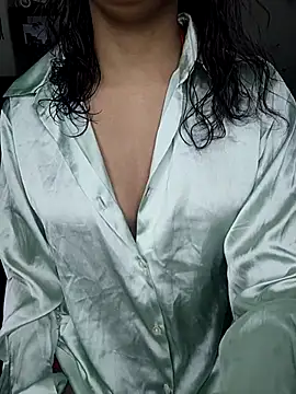 Snapshot of Leeeezzzz_roy chatting on 02/14/25, 09:10 Leeeezzzz roy online show from 02/14/25, 09:10