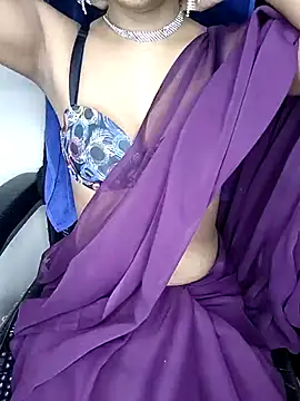 Snapshot of Leeeezzzz_roy chatting on 10/28/25, 07:49 Leeeezzzz roy online show from 10/28/25, 07:49