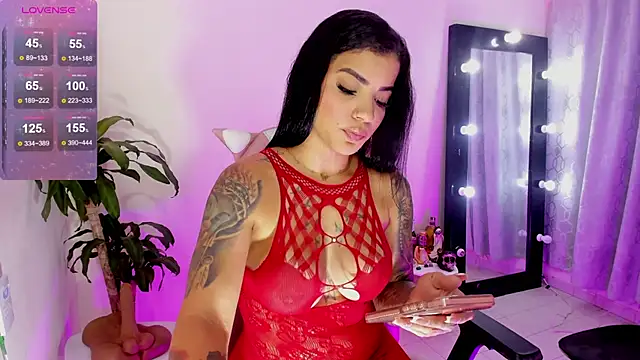 Snapshot of EmmaRusellx chatting on 03/05/26, 10:39 EmmaRusellx online show from 03/05/26, 10:39