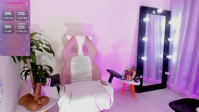 Snapshot of EmmaRusellx chatting on 03/07/26, 05:43 EmmaRusellx online show from 03/07/26, 05:43