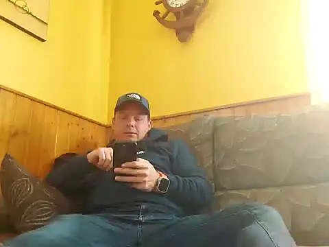 Snapshot of Jose_HotLatino chatting on 03/31/26, 02:28 Jose HotLatino online show from 03/31/26, 02:28