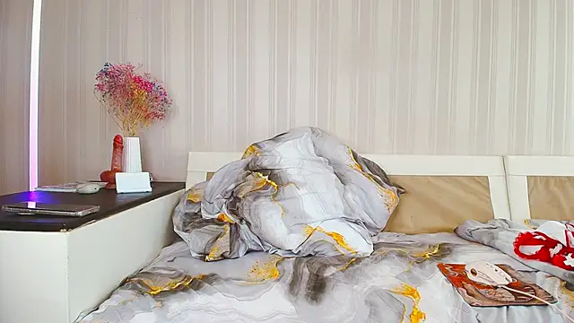 Meowroslava online show from 10/10/25, 01:43