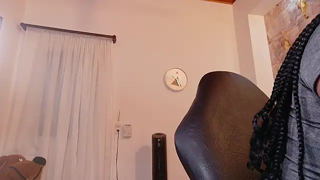 lia mariana online show from 11/09/25, 10:19