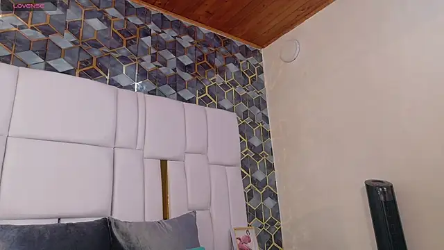 lia mariana online show from 11/23/25, 09:47