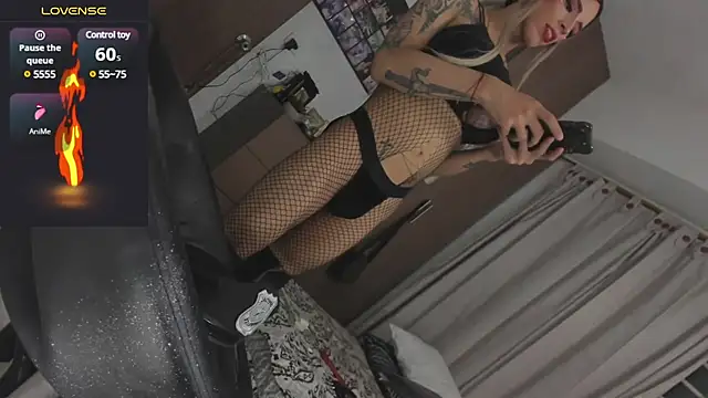 Snapshot of MissIvanna chatting on 03/18/25, 01:43 MissIvanna online show from 03/18/25, 01:43