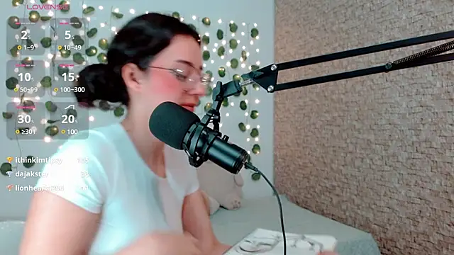 Snapshot of emma_unu chatting on 01/06/25, 05:52 emma unu online show from 01/06/25, 05:52