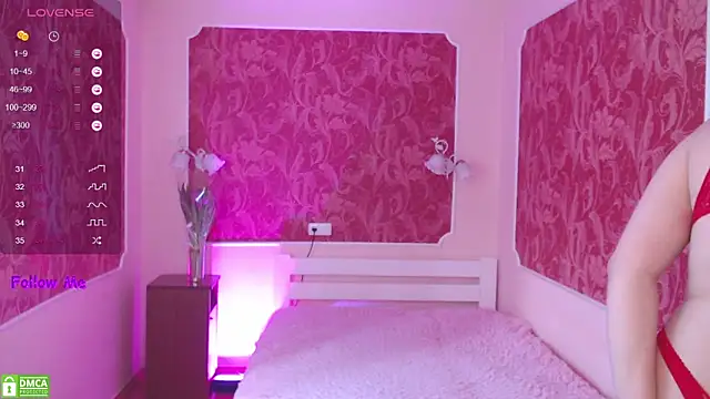 Snapshot of VerySweetKate111 chatting on 02/14/26, 10:45 VerySweetKate111 online show from 02/14/26, 10:45