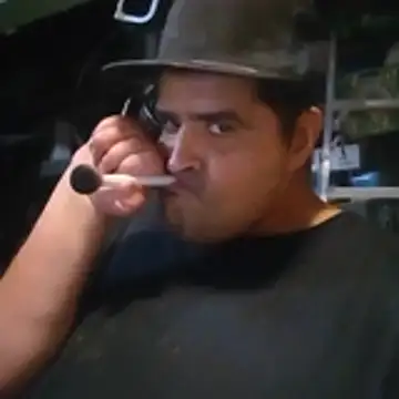 Snapshot of Miguel16i chatting on 05/12/26, 05:26 Miguel16i online show from 05/12/26, 05:26