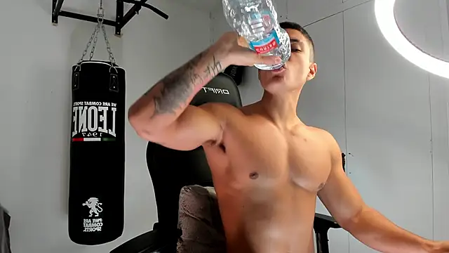 dan01  online show from 11/12/25, 01:33