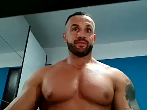 Snapshot of Magnificmuscles89 chatting on 12/14/24, 12:44 Magnificmuscles89 online show from 12/14/24, 12:44