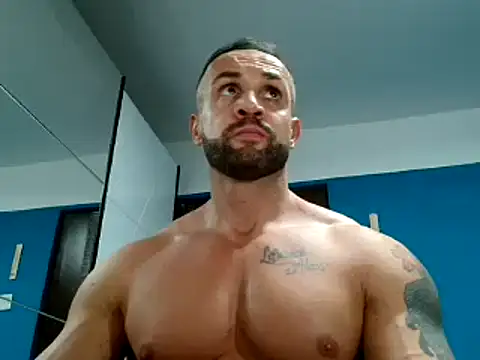 Snapshot of Magnificmuscles89 chatting on 12/16/24, 09:52 Magnificmuscles89 online show from 12/16/24, 09:52