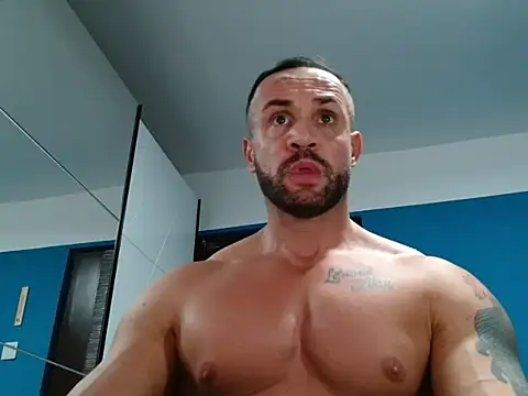 Snapshot of Magnificmuscles89 chatting on 01/01/25, 12:00 Magnificmuscles89 online show from 01/01/25, 12:00