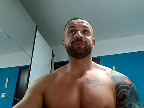 Snapshot of Magnificmuscles89 chatting on 02/02/25, 04:00 Magnificmuscles89 online show from 02/02/25, 04:00