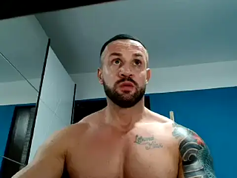 Snapshot of Magnificmuscles89 chatting on 02/03/25, 10:21 Magnificmuscles89 online show from 02/03/25, 10:21