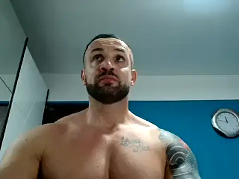 Snapshot of Magnificmuscles89 chatting on 02/28/25, 09:44 Magnificmuscles89 online show from 02/28/25, 09:44