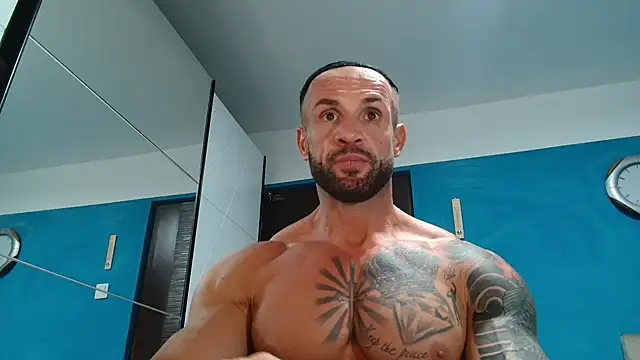 Snapshot of Magnificmuscles89 chatting on 09/21/25, 10:11 Magnificmuscles89 online show from 09/21/25, 10:11