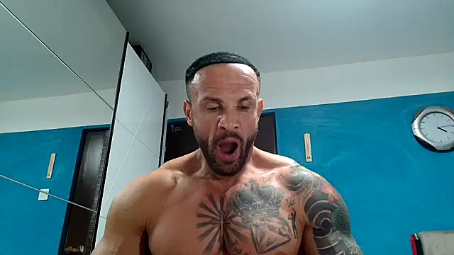 Snapshot of Magnificmuscles89 chatting on 09/30/25, 01:16 Magnificmuscles89 online show from 09/30/25, 01:16