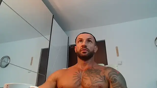 Snapshot of Magnificmuscles89 chatting on 07/16/26, 10:32 Magnificmuscles89 online show from 07/16/26, 10:32
