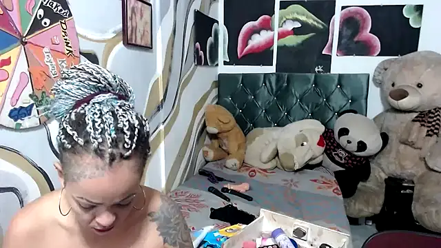 manzanahot9 online show from 10/27/25, 11:36