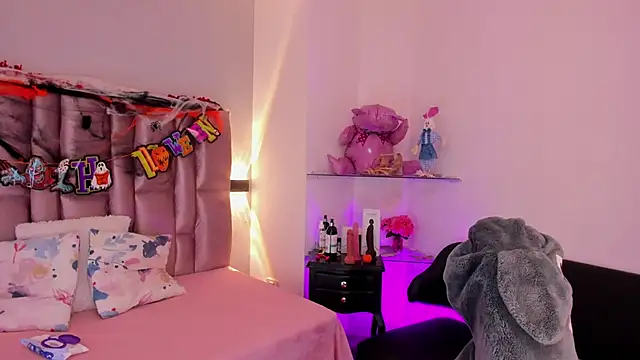 Snapshot of NikyBrookss chatting on 11/08/25, 12:05 NikyBrookss online show from 11/08/25, 12:05