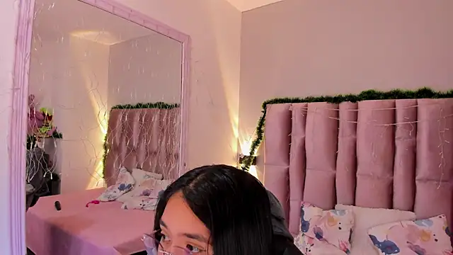 Snapshot of NikyBrookss chatting on 12/14/25, 12:32 NikyBrookss online show from 12/14/25, 12:32