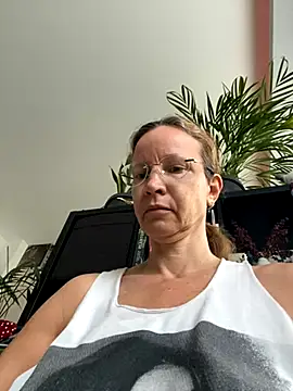 AnnikaRose online show from 09/10/25, 05:40