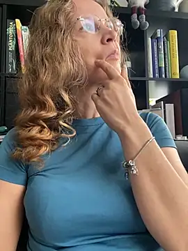 AnnikaRose online show from 10/01/25, 06:19