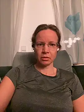 AnnikaRose online show from 12/05/25, 06:44