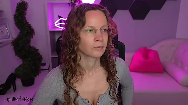 AnnikaRose online show from 02/02/26, 08:46